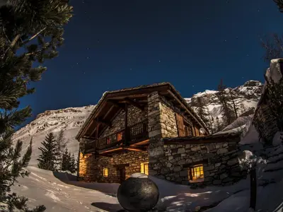 Vue générale sur la montagne ou vue sur la montagne depuis le chalet
