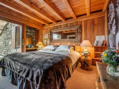 Un ou plusieurs lits dans un hébergement de l'établissement Chalet de luxe 5 chambres, non fumeur, parking inclus - FR-1-519-32