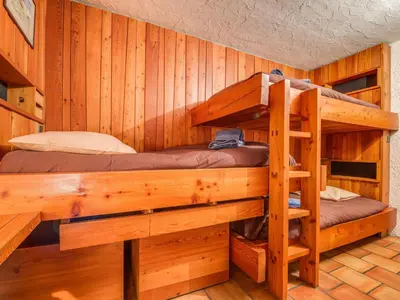 Un ou plusieurs lits superposés dans un hébergement de l'établissement Chalet de luxe 5 chambres, non fumeur, parking inclus - FR-1-519-32