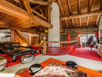 Coin salon dans l'établissement Chalet de luxe 5 chambres, non fumeur, parking inclus - FR-1-519-32