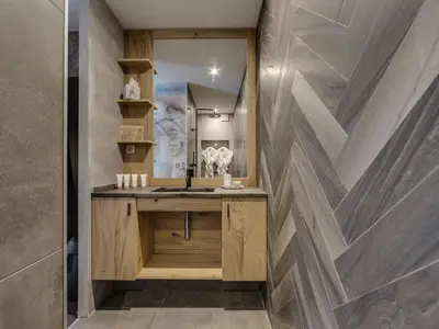 Cuisine ou kitchenette dans l'établissement Appartement de luxe 5 chambres avec spa à Tignes - FR-1-641-1