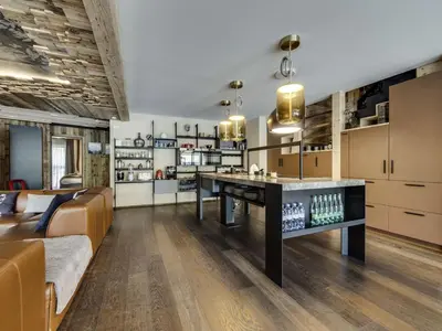 Cuisine ou kitchenette dans l'établissement Appartement de luxe 5 chambres avec spa à Tignes - FR-1-641-1