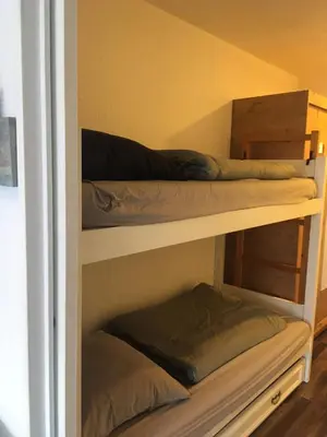 Un ou plusieurs lits dans un hébergement de l'établissement Studio 1 cabine chalet club III refait à neuf