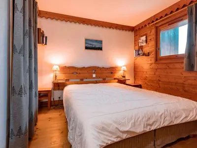 Un ou plusieurs lits dans un hébergement de l'établissement Charmant 4 pièces avec mezzanine, 9 couchages, Les Arcs 1800 - FR-1-411-710