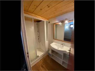 Salle de bains dans l'établissement Appartement 3 pièces, 8 pers, skis aux pieds - Arc 1800 - FR-1-411-822