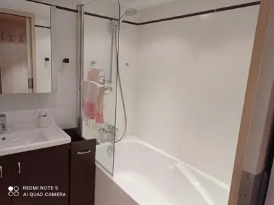 Salle de bains dans l'établissement Studio lumineux 2 pièces avec mezzanine au Val-Claret, Tignes - FR-1-449-184