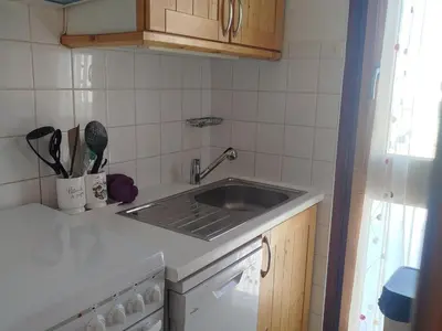 Cuisine ou kitchenette dans l'établissement T2 Sud/Ouest avec Wifi à Tignes, 5 couchages, vue montagne - FR-1-449-185