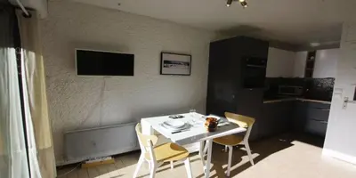 Cuisine ou kitchenette dans l'établissement Résidence Le Dahut - Studio pour 4 Personnes MAE-9214