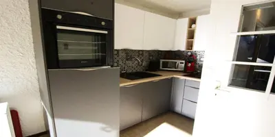 Cuisine ou kitchenette dans l'établissement Résidence Le Dahut - Studio pour 4 Personnes MAE-9214