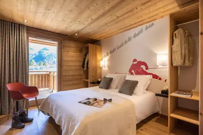 Un ou plusieurs lits dans un hébergement de l'établissement Chalet Hôtelier LES EQUINOXES - VAL D'ISERE