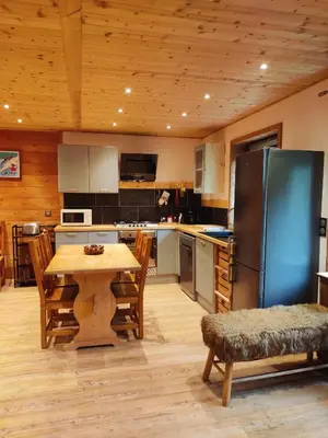 Cuisine ou kitchenette dans l'établissement l'appartement montagnard d'Estelle 4-6 personnes