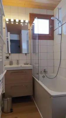 Salle de bains dans l'établissement PARADISKI-BELLE PLAGNE, Altitude 2050m, APPART skis aux pieds 4 personnes