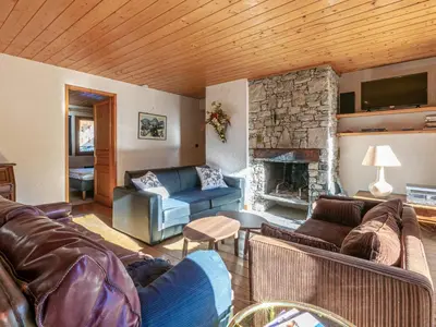 Télévision ou salle de divertissement dans l'établissement Appartement familial à Val-d'Isère - 5 personnes - WIFI - FR-1-519-33