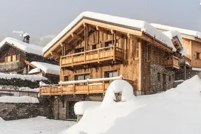 L'établissement Chalet Saint Maurice - piscine privée & jacuzzi en hiver