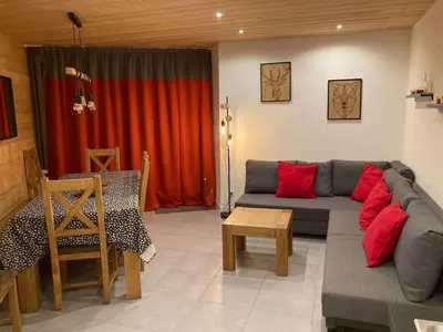 Coin salon dans l'établissement MyHome - Génépis 36 - Super T4 8 pax skis aux pieds - Val Claret