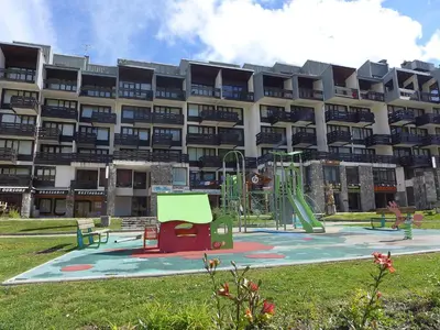 Aire de jeux pour enfants de l'établissement Apartment Neige d'or - Val Claret-4 by Interhome