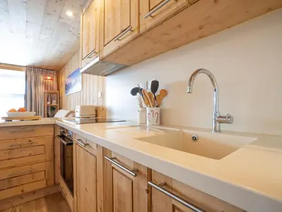 Cuisine ou kitchenette dans l'établissement Apartment Neige d'or - Val Claret-4 by Interhome