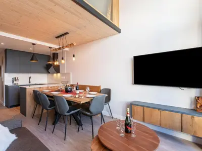 Télévision ou salle de divertissement dans l'établissement Apartment Les Hauts du Val Claret - Val Claret-23 by Interhome