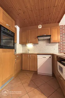 Cuisine ou kitchenette dans l'établissement Résidence Le Pied des Pistes C6