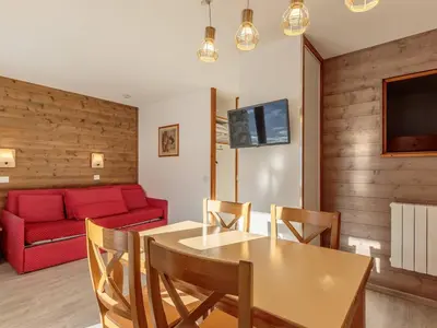 Coin salon dans l'établissement Appartement 4 pers, accès direct pistes, parking inclus - FR-1-351-148