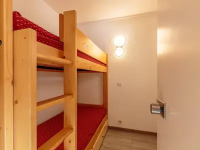 Un ou plusieurs lits dans un hébergement de l'établissement Appartement 4 pers, accès direct pistes, parking inclus - FR-1-351-148