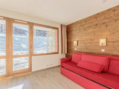 Coin salon dans l'établissement Appartement 4 pers, accès direct pistes, parking inclus - FR-1-351-148