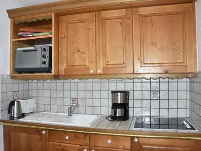 Cuisine ou kitchenette dans l'établissement Appartement avec terrasse - Idéal famille près des pistes - FR-1-464-190