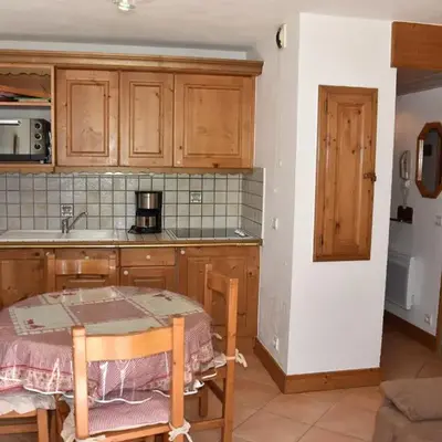 Appartement avec terrasse - Idéal famille près des pistes - FR-1-464-190