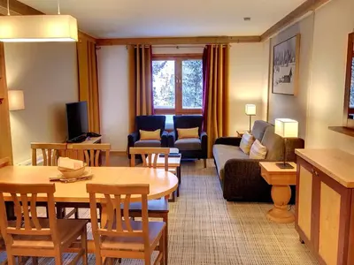 Télévision ou salle de divertissement dans l'établissement Superbe Appartement 6 personnes Ski-in Ski-out Arc 1950