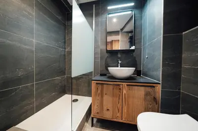 Salle de bains dans l'établissement Studio Interlude by ExplorHome