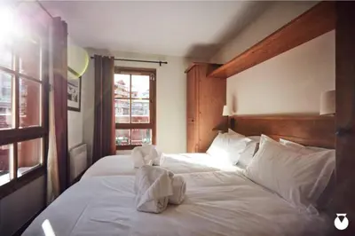 Un ou plusieurs lits dans un hébergement de l'établissement Tartiflat, Arc1950, 2 bed, Ski in Ski out, Arc 1950