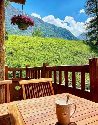 Vue générale sur la montagne ou vue sur la montagne depuis l'appartement