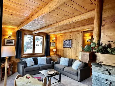 Coin salon dans l'établissement Chalet Les Cocales - Séjour et Nuitées - Appartement Pin Sylvestre