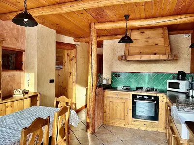 Cuisine ou kitchenette dans l'établissement Chalet Les Cocales - Séjour et Nuitées - Appartement Pin Sylvestre