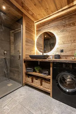 Salle de bains dans l'établissement Chalet Les Cocales - Séjour et nuitées - Appartement Pin Cembro
