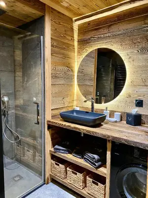 Salle de bains dans l'établissement Chalet Les Cocales - Séjour et nuitées - Appartement Pin Cembro