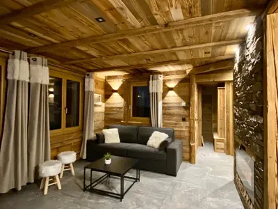 Coin salon dans l'établissement Chalet Les Cocales - Séjour et nuitées - Appartement Pin Cembro