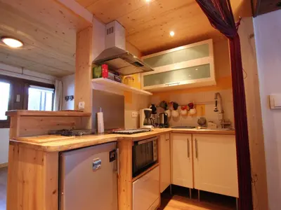 Cuisine ou kitchenette dans l'établissement Studio accueillant 4 pers. proche centre Champagny - FR-1-464-196