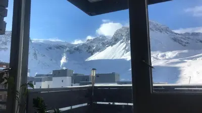 Vue générale sur la montagne ou vue sur la montagne depuis l'appartement