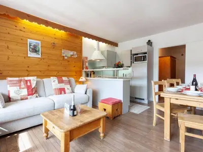 Cuisine ou kitchenette dans l'établissement Apartment Le Bec Rouge - Le Lac-8 by Interhome