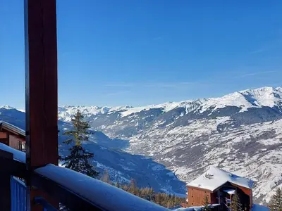 Vue générale sur la montagne ou vue sur la montagne depuis l'appartement
