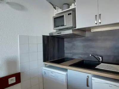 Cuisine ou kitchenette dans l'établissement Appartement 2 pièces pour 4 pers. à Arc 1800, balcon et cuisine équipée - FR-1-411-840