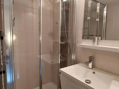 Salle de bains dans l'établissement Duplex skis aux pieds, 3 pièces, 6 pers., Arc 1800 - FR-1-411-836