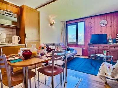 Cuisine ou kitchenette dans l'établissement Charmant 2 pièces avec WIFI proche des pistes à Tignes - FR-1-411-843
