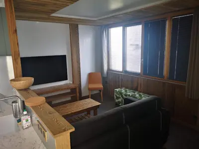 Télévision ou salle de divertissement dans l'établissement MyHome - Très Beau T3 refait à neuf - Tichot Val Claret