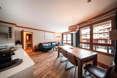 Coin salon dans l'établissement Big Tartiflat, Arc 1950, 2 bed ski-in ski-out