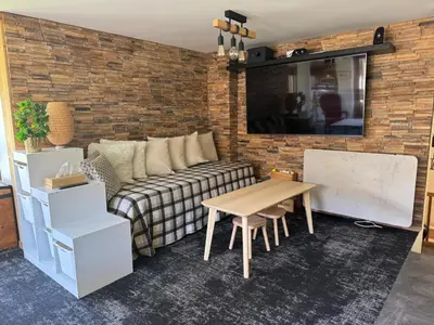 Coin salon dans l'établissement Chartreux rénové 2024 - T4 Duplex Rénové 100m2 traversant Vue Lac - Fibre, Golf
