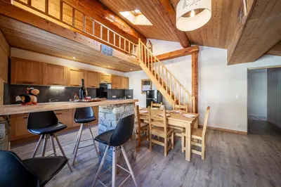 Cuisine ou kitchenette dans l'établissement La Réchasse