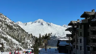 Vue générale sur la montagne ou vue sur la montagne depuis l'appartement