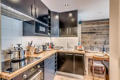 Cuisine ou kitchenette dans l'établissement Résidence Hameaux De Toviere - Appartement élégant sur 3 niveaux - vue panoramique MAE-3034